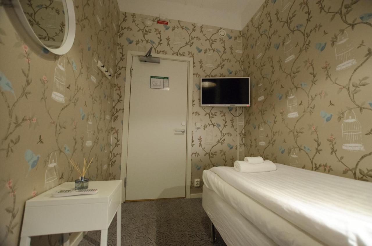 Hostel Fyristorg ウプサラ エクステリア 写真